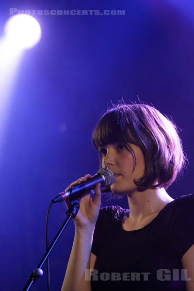 LA FIANCEE - 2010-03-27 - PARIS - La Maroquinerie - 